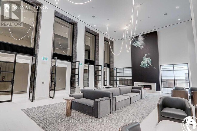 39 Roehampton Ave in Toronto, ON - Building Photo - Building Photo