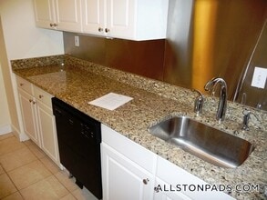 15 N Beacon St in Boston, MA - Building Photo - Building Photo