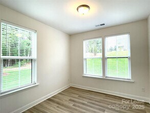 5005 Layman Dr in Charlotte, NC - Building Photo - Building Photo