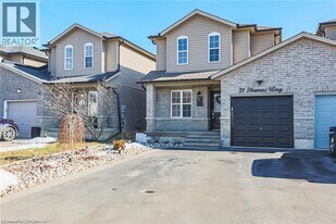21 Thames Wy in Hamilton, ON - Building Photo