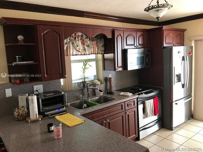 10552 SW 21st Ln in Miami, FL - Building Photo - Building Photo