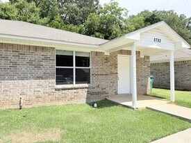 1732 Jennings St in Texarkana, TX - Building Photo