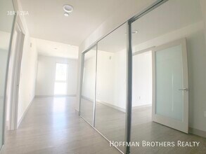 3714 Kelton Ave, Unit 304 in Los Angeles, CA - Building Photo - Building Photo