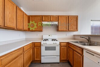 7176 Labrador Dr NE in Rio Rancho, NM - Building Photo - Building Photo