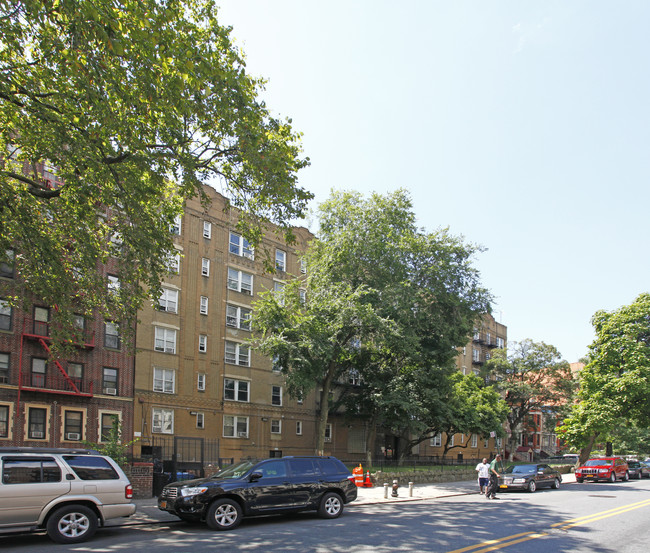 176 Clarkson Ave in Brooklyn, NY - Foto de edificio - Building Photo