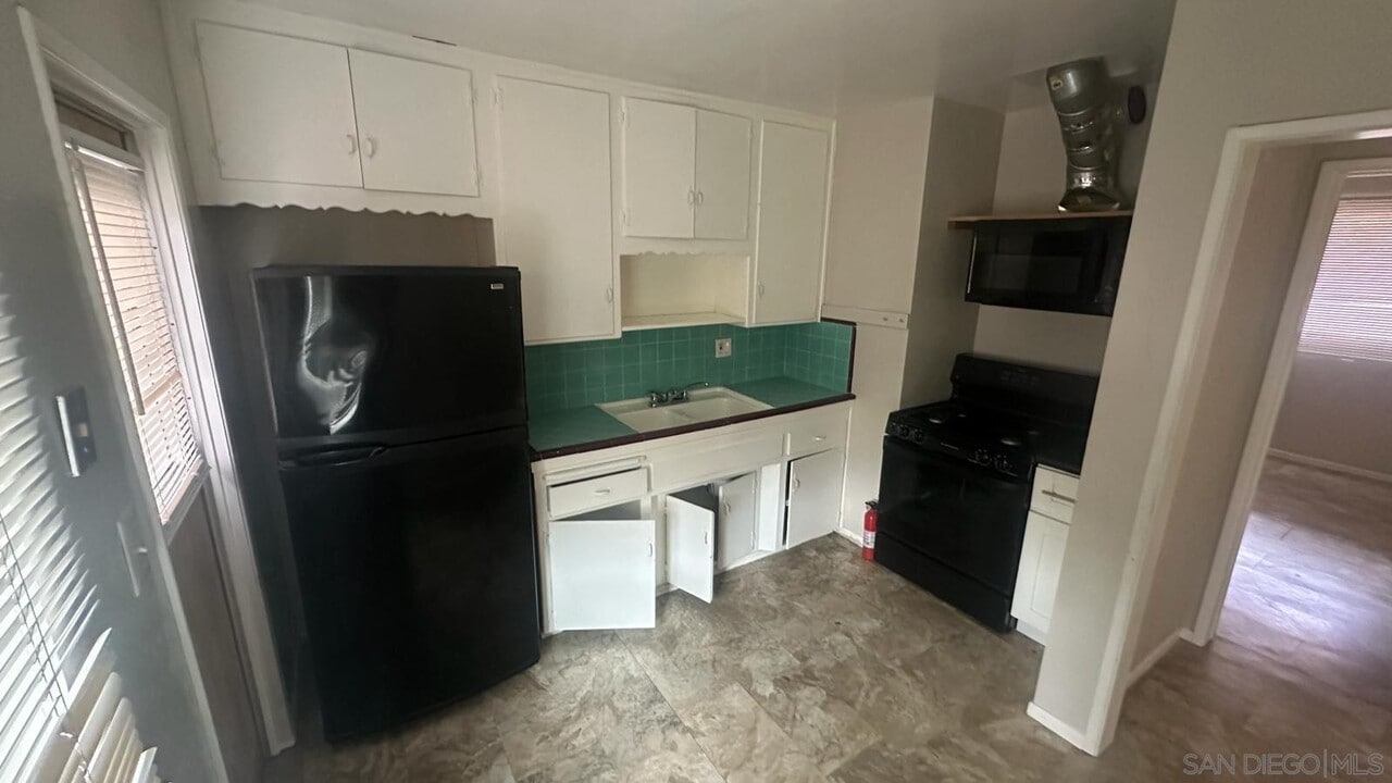 120 Cedar Ave in Chula Vista, CA - Building Photo