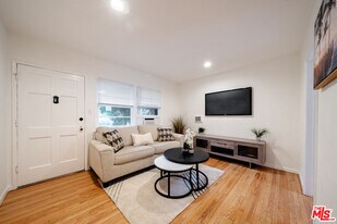 823 Highland Ave in Glendale, CA - Building Photo
