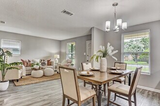 2212 N Parkwood Dr in Savannah, GA - Building Photo - Building Photo