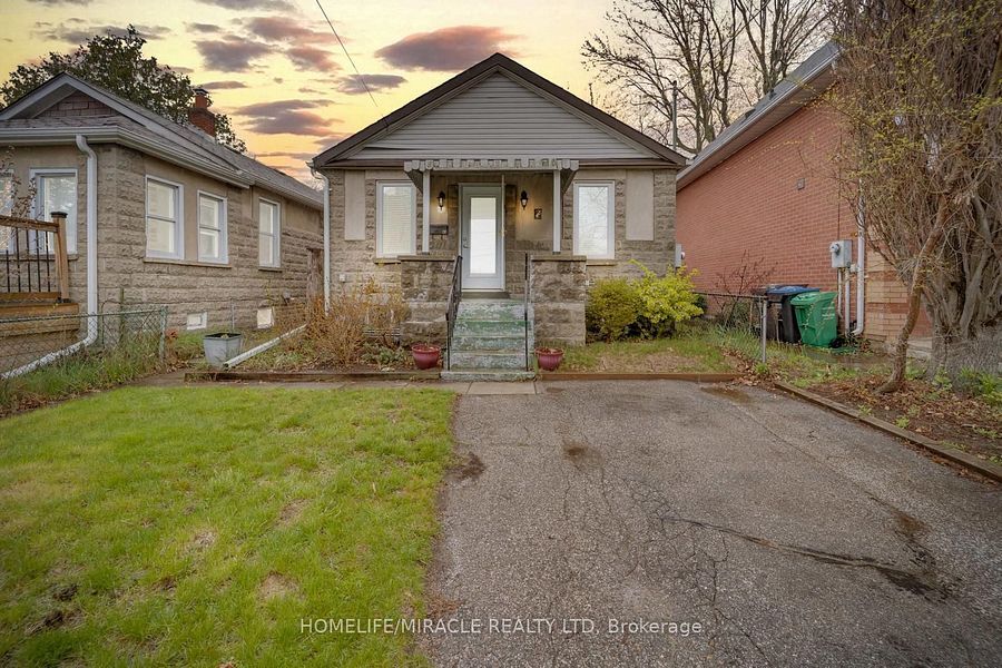 48 Park St W in Mississauga, ON - Building Photo