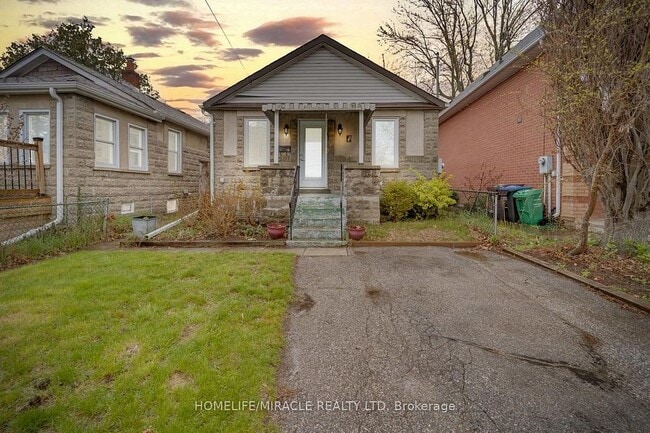 property at 48 Park St W