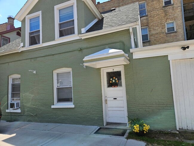 property at 7328 N Honore St