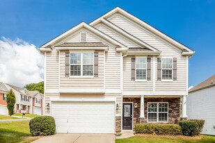 1424 Eastway Dr in Dallas, NC - Building Photo
