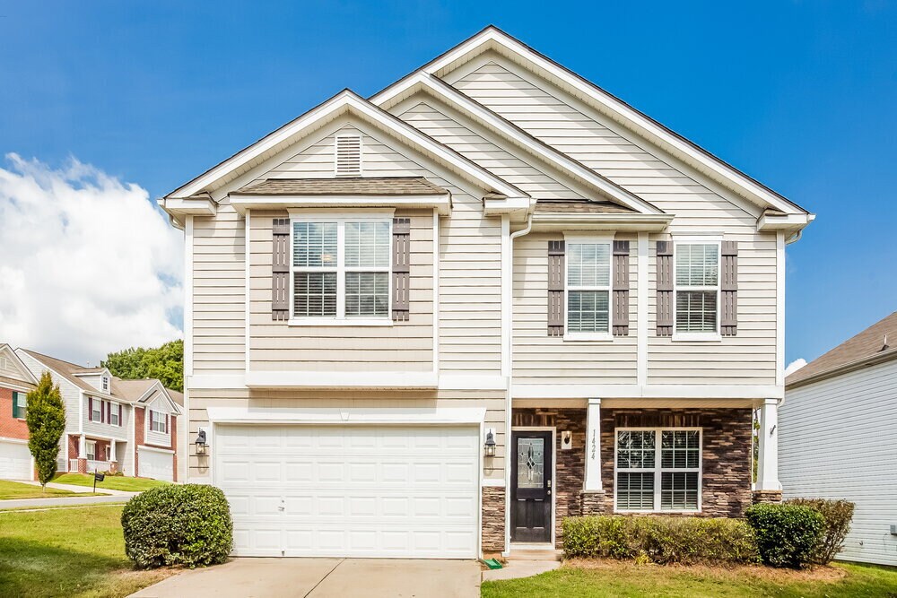 1424 Eastway Dr in Dallas, NC - Building Photo