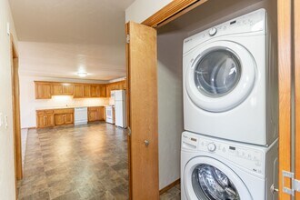 Village View Apartments in Green Bay, WI - Building Photo - Building Photo