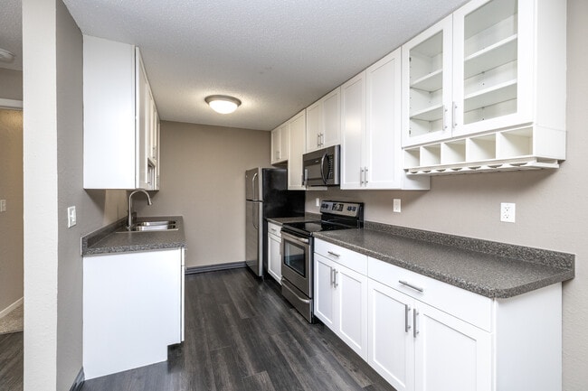 New Boston Square in Minneapolis, MN - Building Photo - Interior Photo