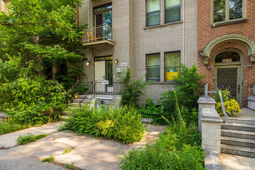 3843 Saint-Hubert Rue in Montréal, QC - Building Photo