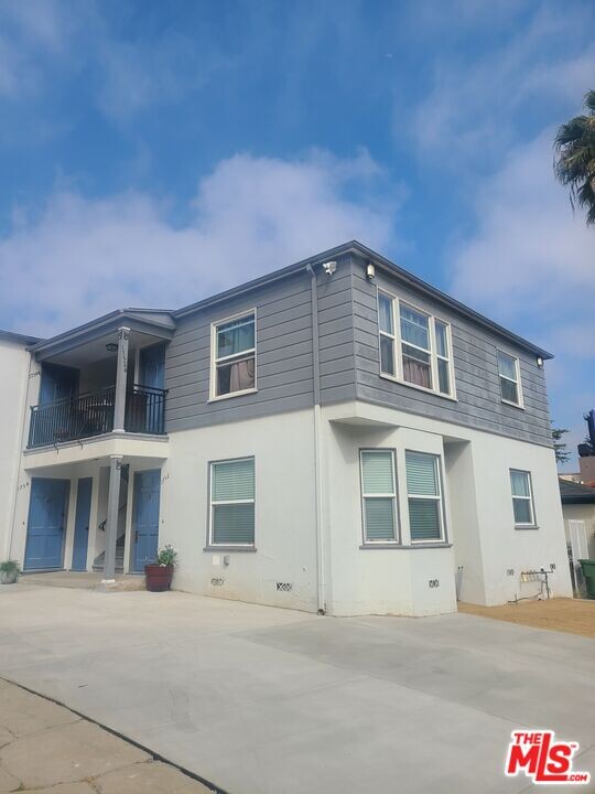 1752 Glendon Ave in Los Angeles, CA - Building Photo