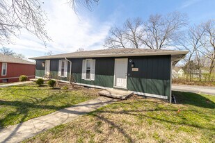 211 Wheaton Ct in Columbia, MO - Building Photo