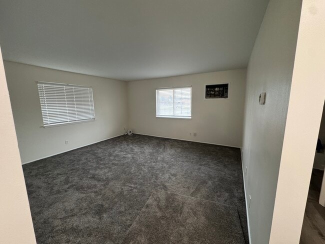 825 W Thomas L Pkwy in Lansing, MI - Building Photo - Building Photo