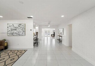 2219 N 35th Ave in Hollywood, FL - Building Photo - Building Photo