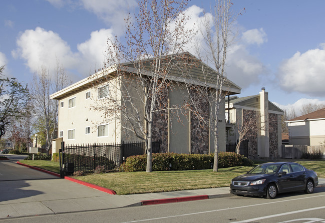 Grove Way Apartments in Castro Valley, CA - Building Photo - Building Photo