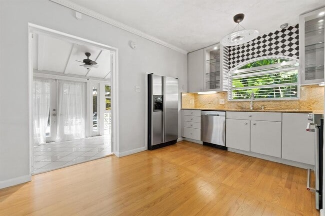 609 NE 9th Ave in Fort Lauderdale, FL - Foto de edificio - Building Photo