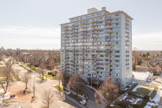 Delaware Tower Condominiums in Buffalo, NY - Building Photo - Building Photo