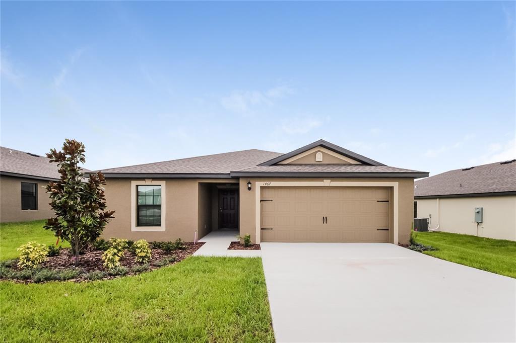 1467 Swan Lake Cir in Dundee, FL - Building Photo