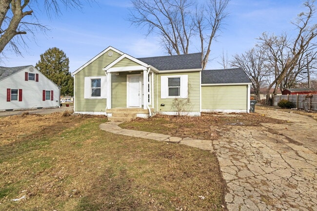 property at 522 W Vinyard St