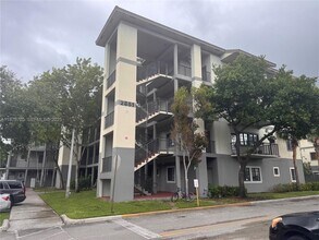 2851 Riverside Dr in Coral Springs, FL - Building Photo - Building Photo