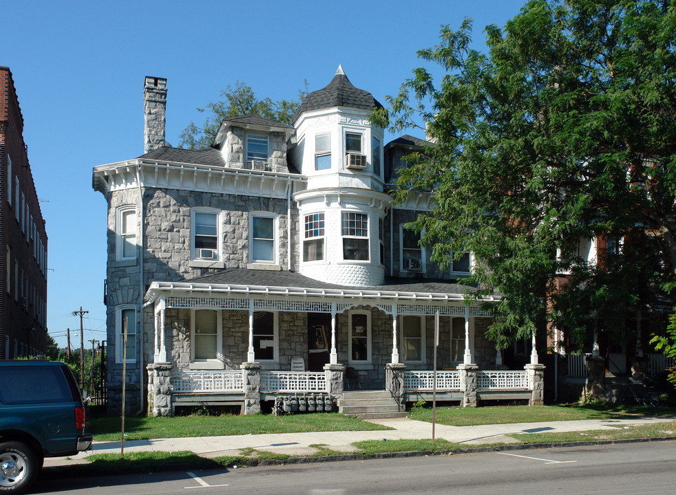 824 W Main St in Norristown, PA - Building Photo