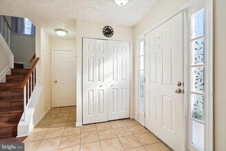 6101 Hoskins Hollow Cir in Centreville, VA - Building Photo - Building Photo