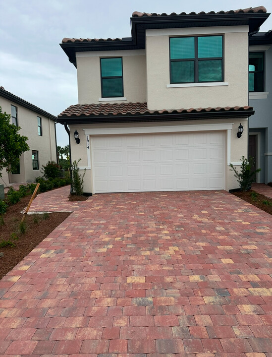 1541 Fells Cove Ln in Cape Coral, FL - Building Photo