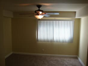 6014 Barton Ave, Unit 4 in Los Angeles, CA - Foto de edificio - Building Photo