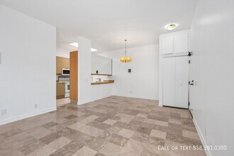 8324 Regents Rd in San Diego, CA - Building Photo - Building Photo
