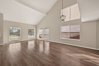 7622 Poitiers Dr in Houston, TX - Building Photo - Building Photo