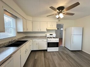 858 Clay St in Woodstock, IL - Building Photo - Building Photo