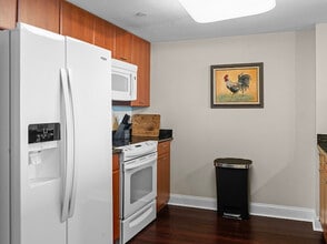 300 S Duval St, Unit 1205 in Tallahassee, FL - Building Photo - Building Photo