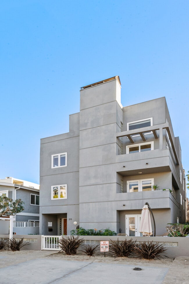 20 Quarterdeck St, Unit #1