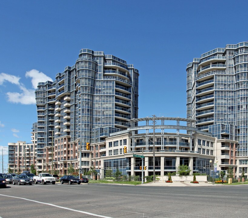 33 Cox Blvd in Markham, ON - Building Photo