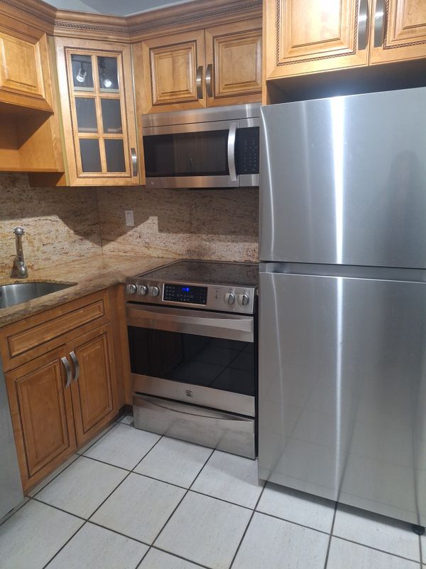 201 180th Dr in Sunny Isles Beach, FL - Foto de edificio - Building Photo