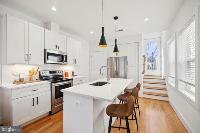 property at 1181 Neal St NE