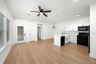 7205 Tippett St-Unit -A in Houston, TX - Building Photo - Building Photo
