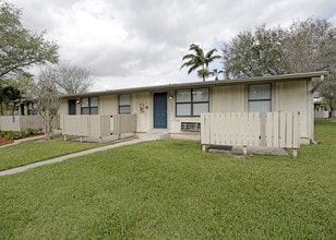 Bel Aire I in Cutler Bay, FL - Foto de edificio - Building Photo