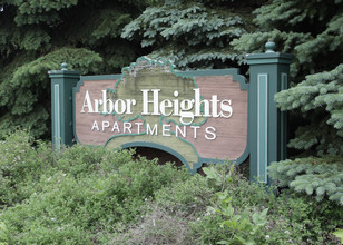 Arbor Heights Apartments in Janesville, WI - Foto de edificio - Building Photo