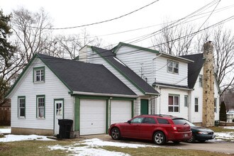 Old Oaks Estates in Elgin, IL - Building Photo - Building Photo