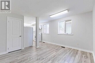 2 Gram St in Vaughan, ON - Building Photo - Building Photo