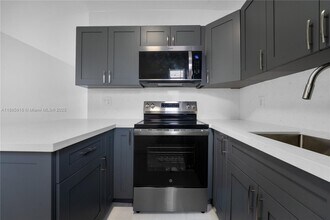 15991 NE 18th Pl in North Miami Beach, FL - Building Photo - Building Photo