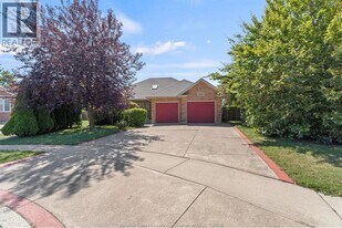 853 Southwood Dr in Lakeshore, ON - Building Photo