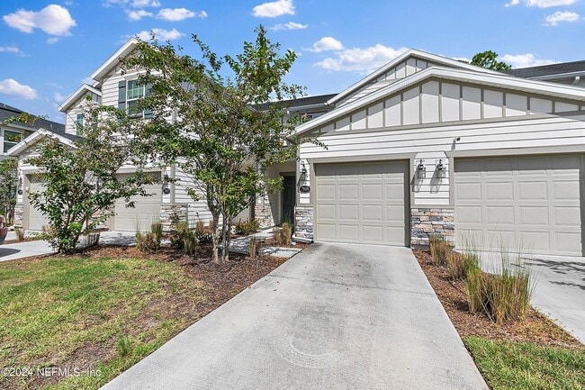 7919 Merchants Way in Jacksonville, FL - Foto de edificio - Building Photo